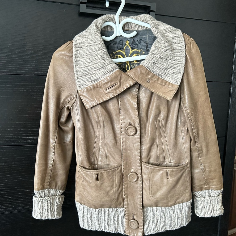 Gorgeous taupe vintage Mackage leather jacket in a size small.